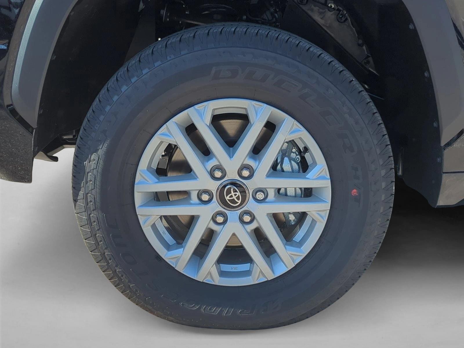 2025 Toyota Tundra SR5 - Photo 10