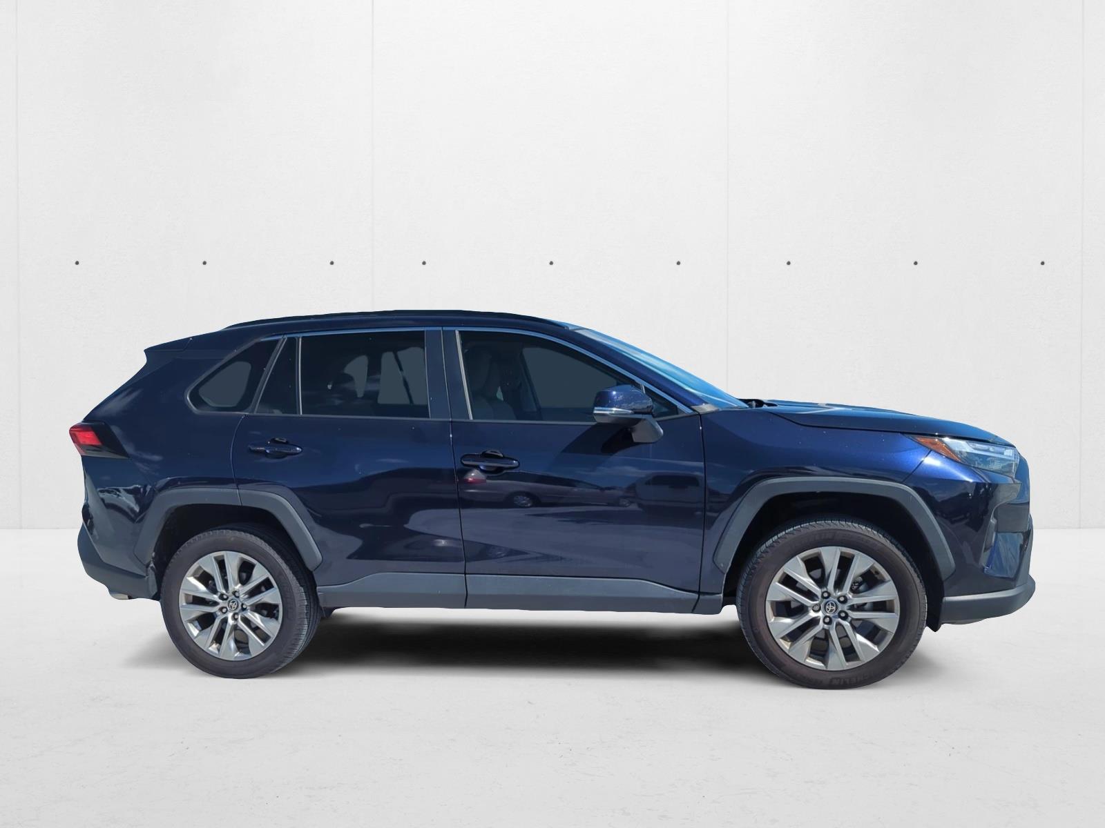 2023 Toyota RAV4 XLE Premium photo 4