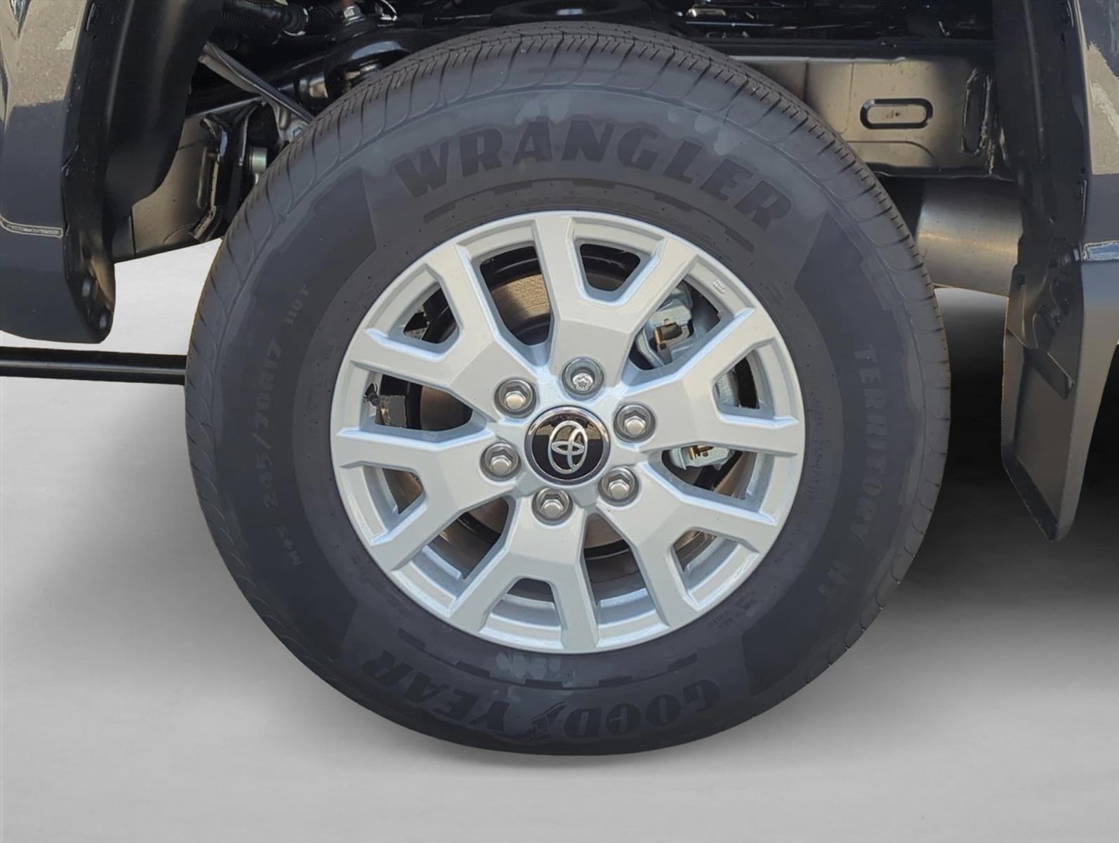 2025 Toyota Tacoma SR5 - Photo 9