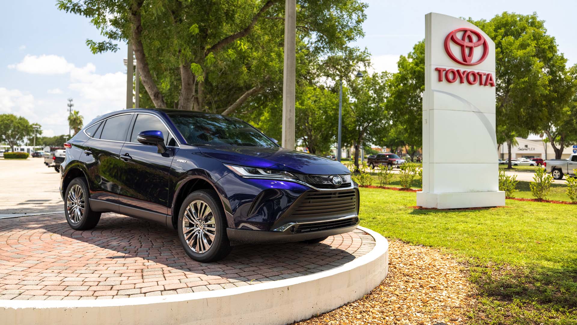 Exterior view of AutoNation Toyota Fort Myers signage and car lot