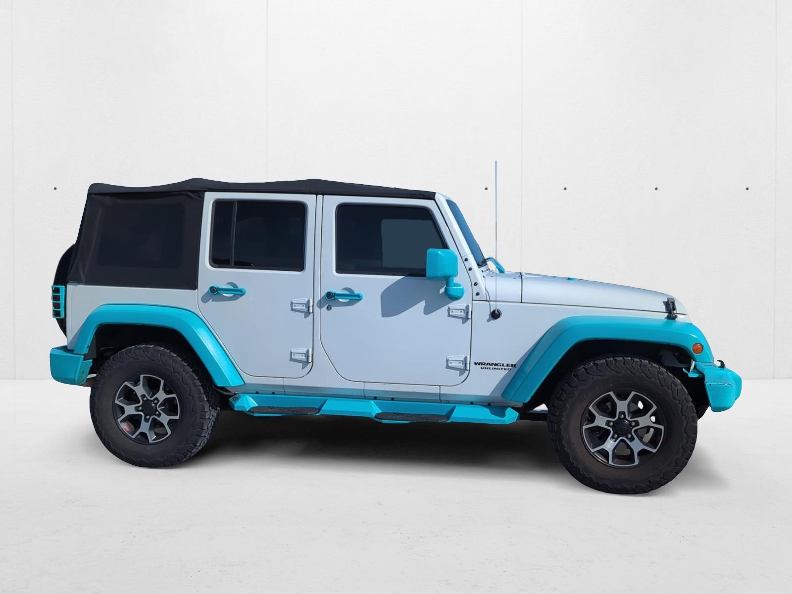 2015 Jeep Wrangler Unlimited Rubicon photo 4