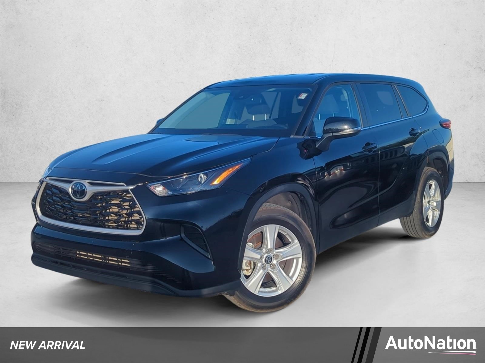 2023 Toyota Highlander L FWD's photo
