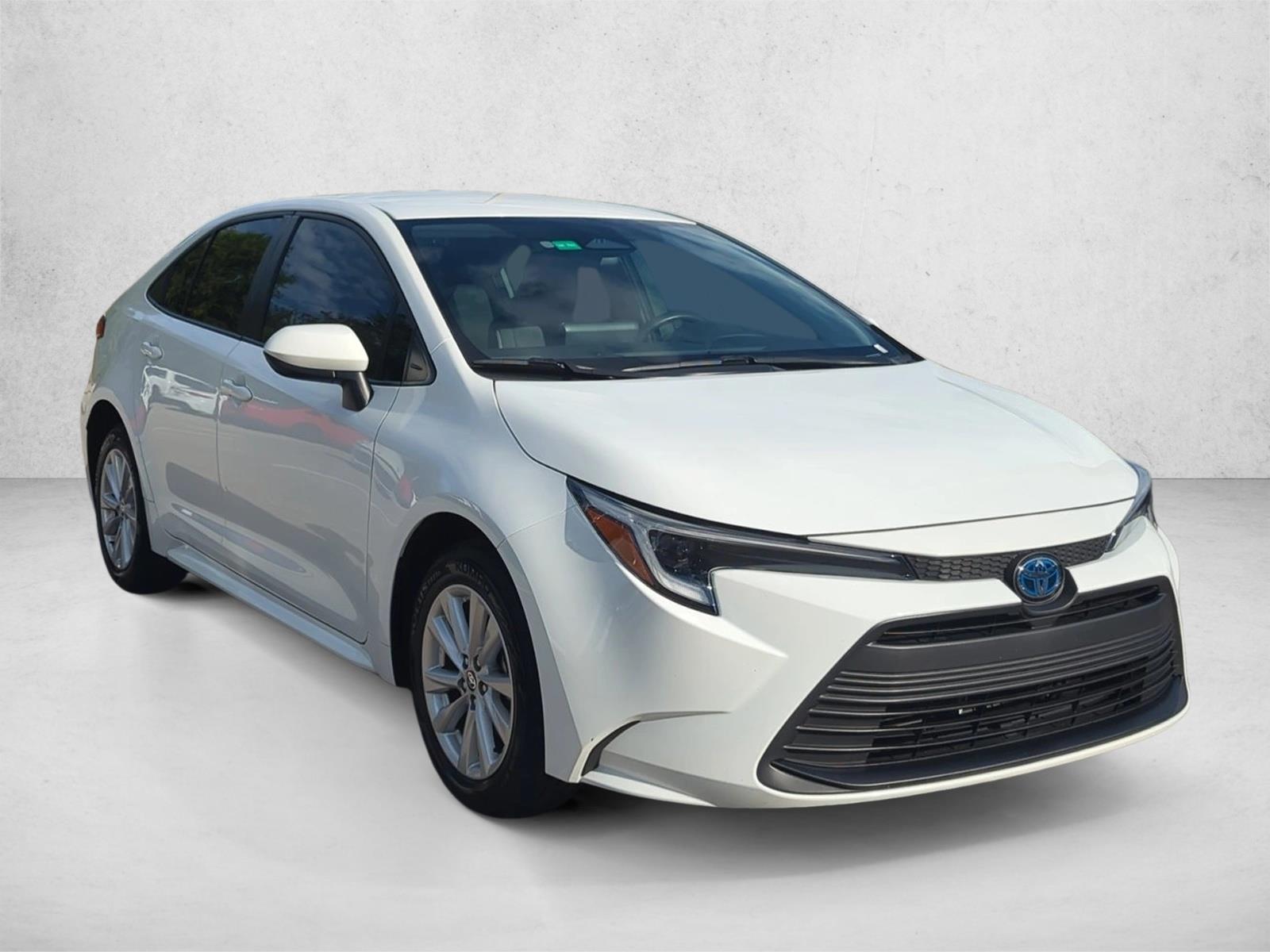 2024 Toyota Corolla Hybrid LE photo 3