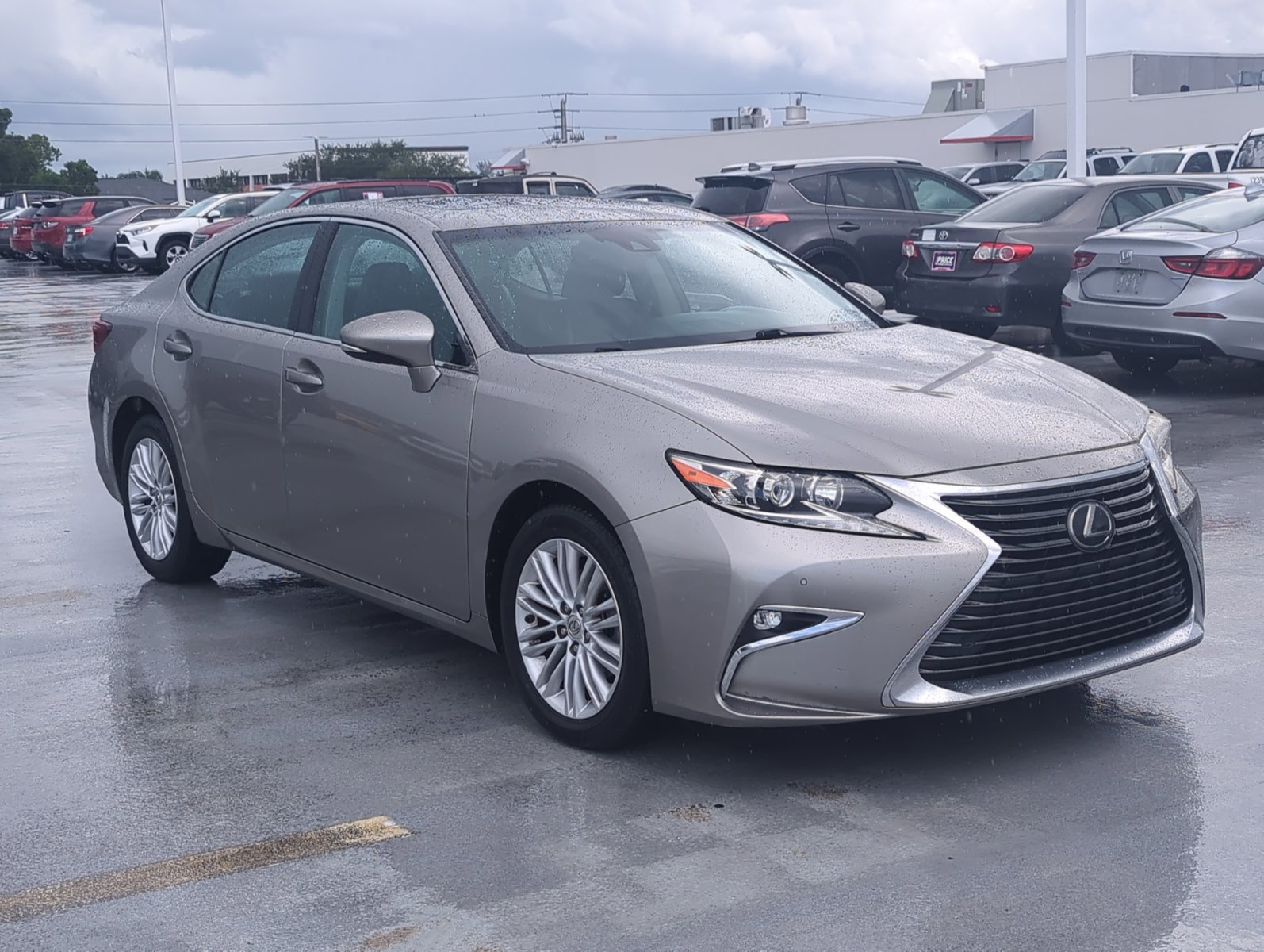 2016 Lexus ES 350 photo 3