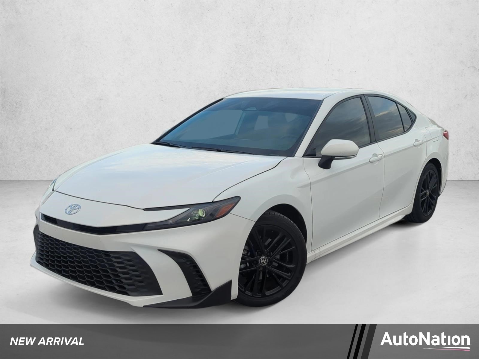 2025 Toyota Camry SE Hybrid's photo