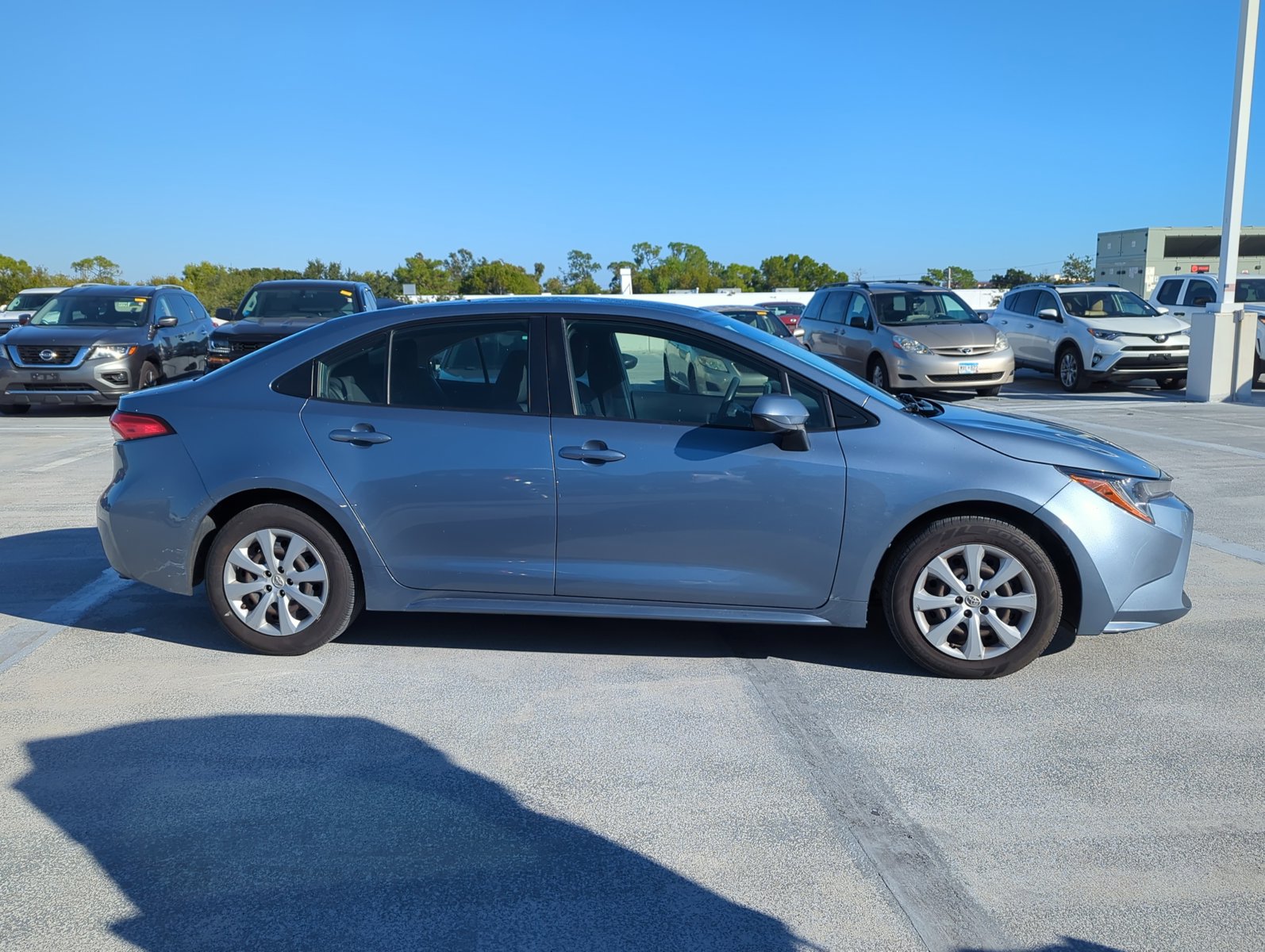 2022 Toyota Corolla LE photo 4