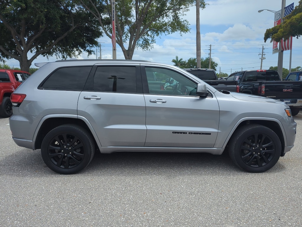 Used 2020 Jeep Grand Cherokee Laredo SUV