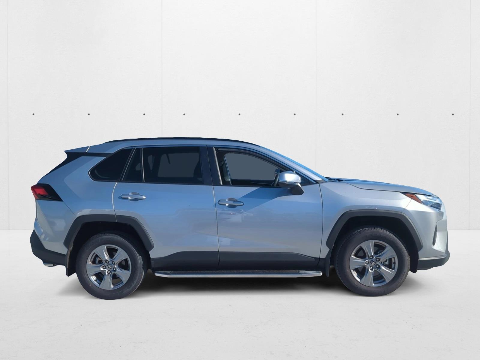 2024 Toyota RAV4 XLE photo 4