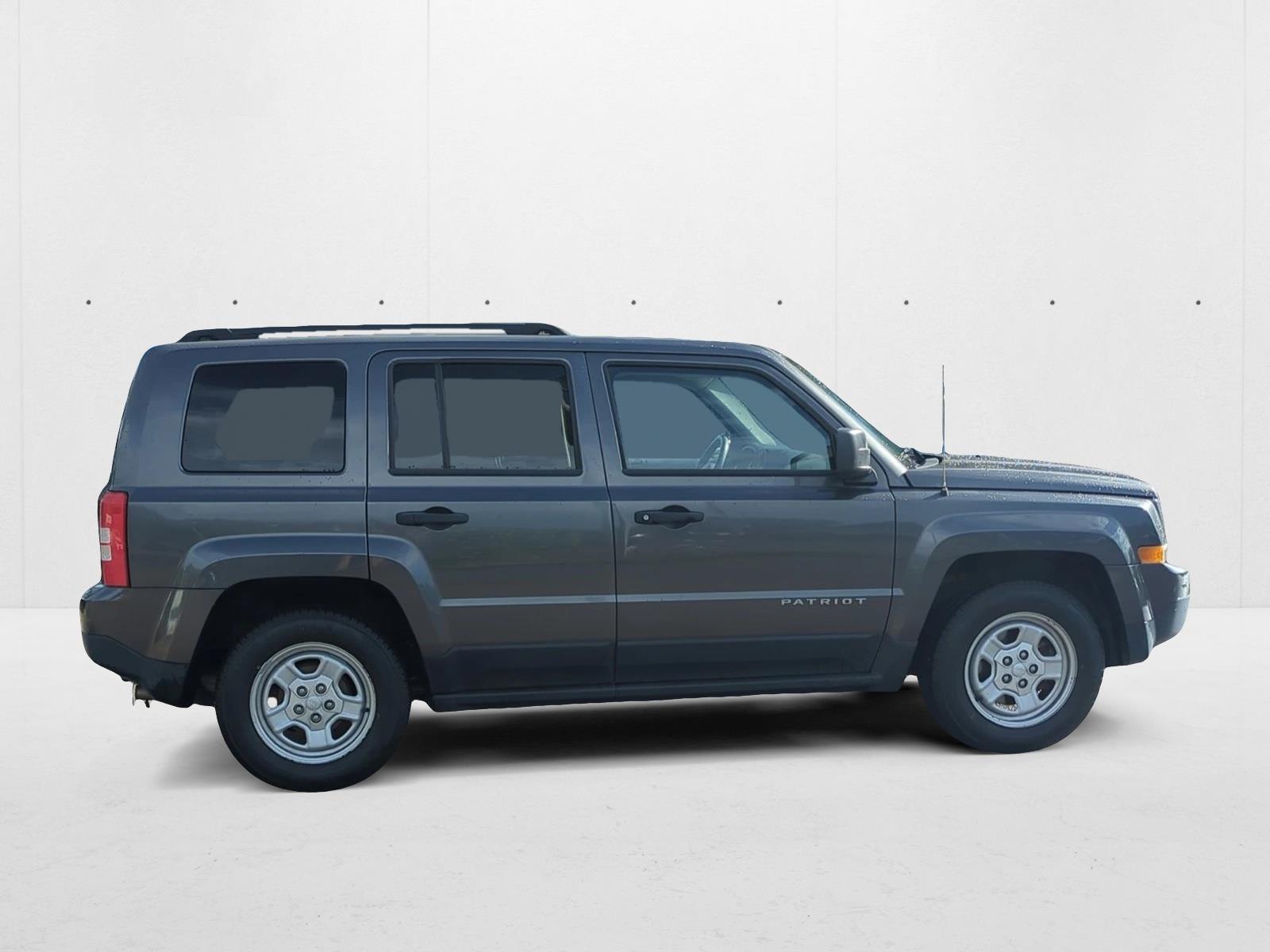 2016 Jeep Patriot Sport photo 2