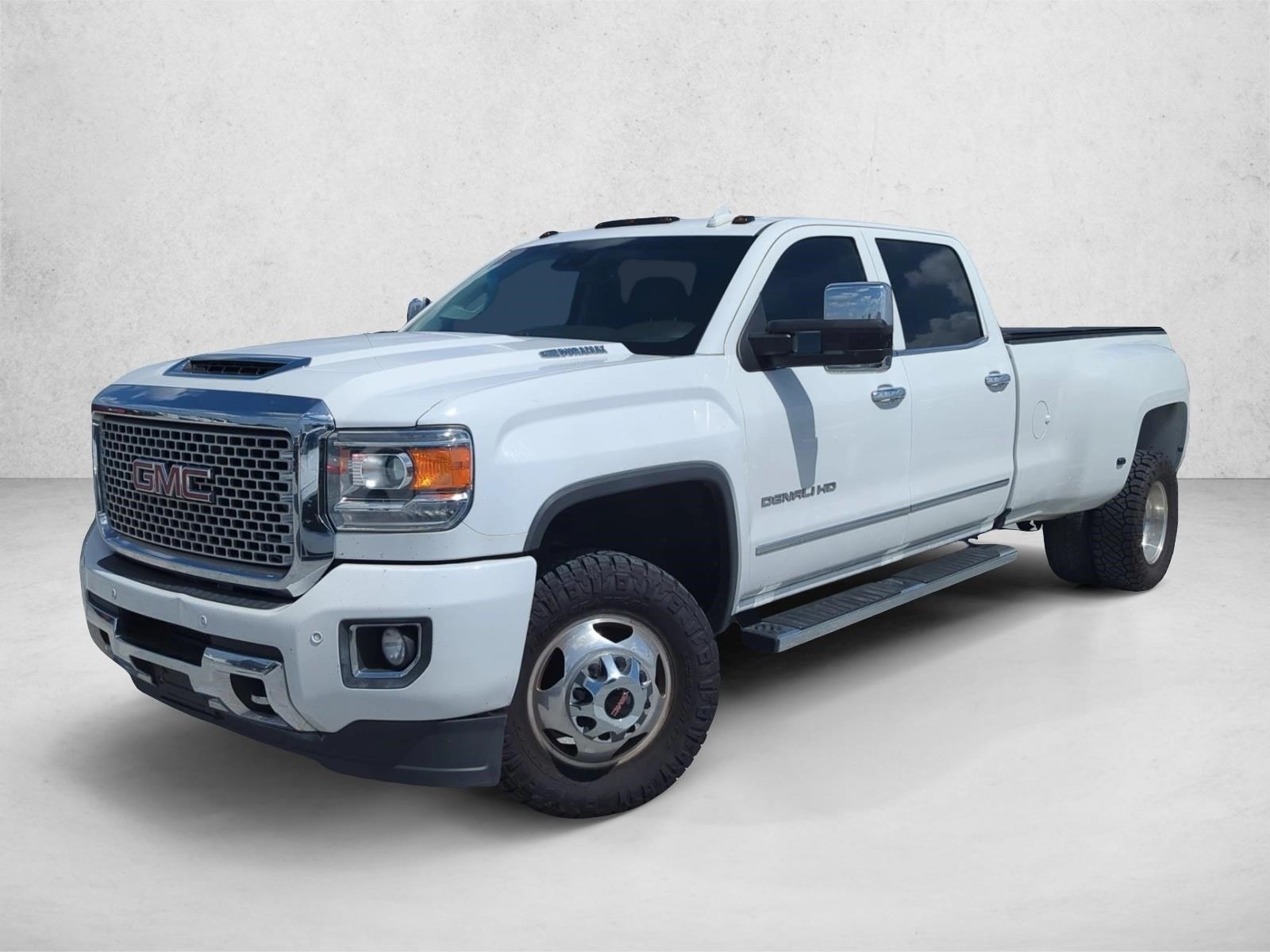 2017 GMC Sierra 4WD Crew Cab Standard Box Denali's photo