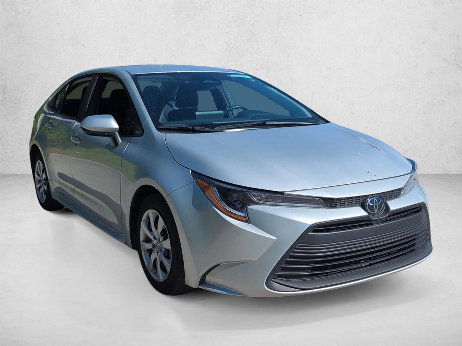 2025 Toyota Corolla LE photo 3
