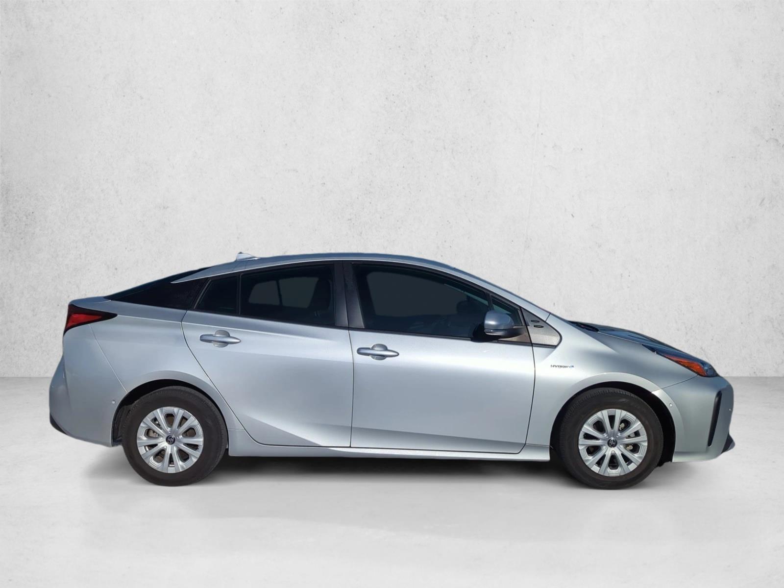 2021 Toyota Prius LE photo 4