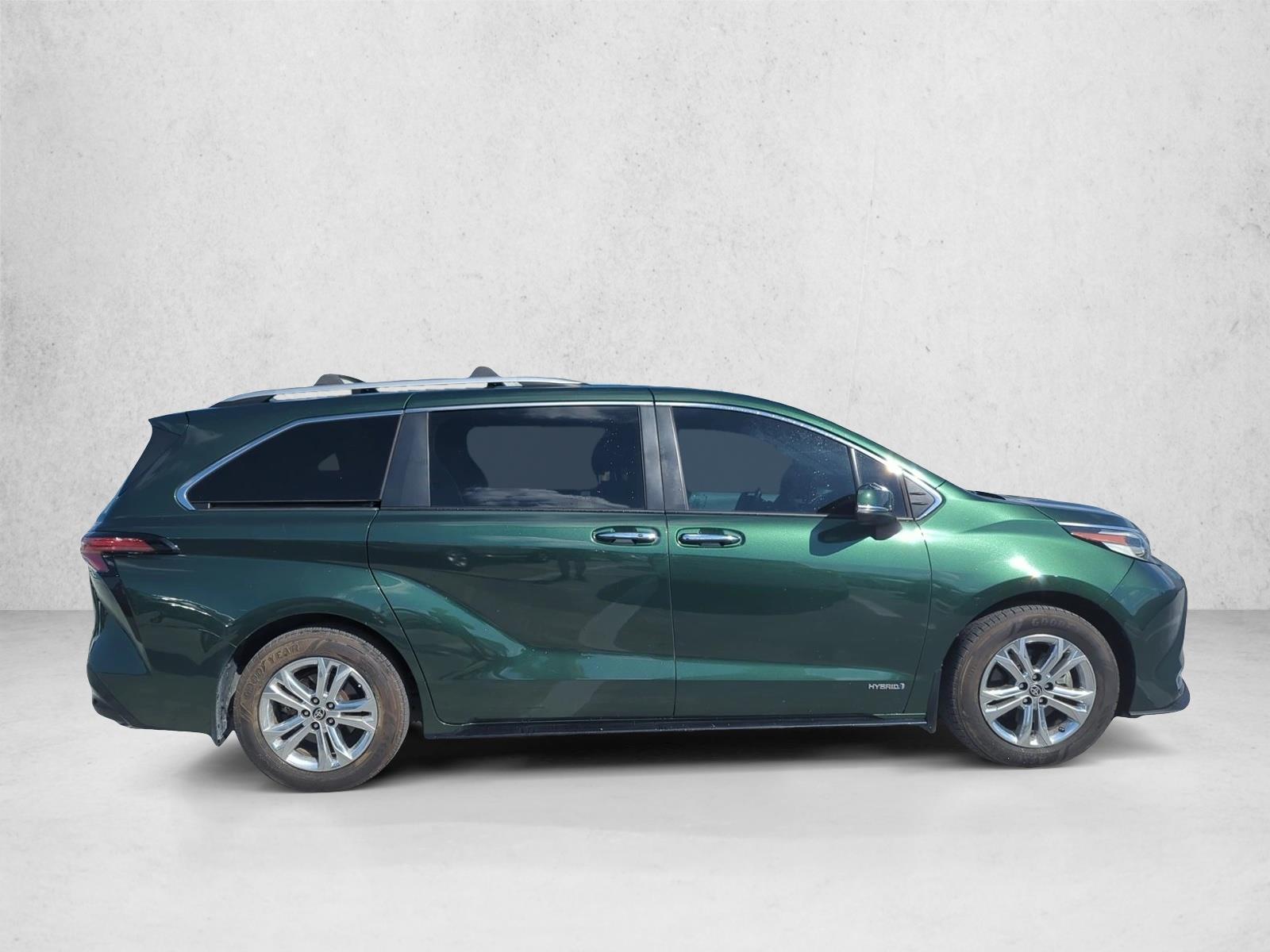 2021 Toyota Sienna Platinum photo 4