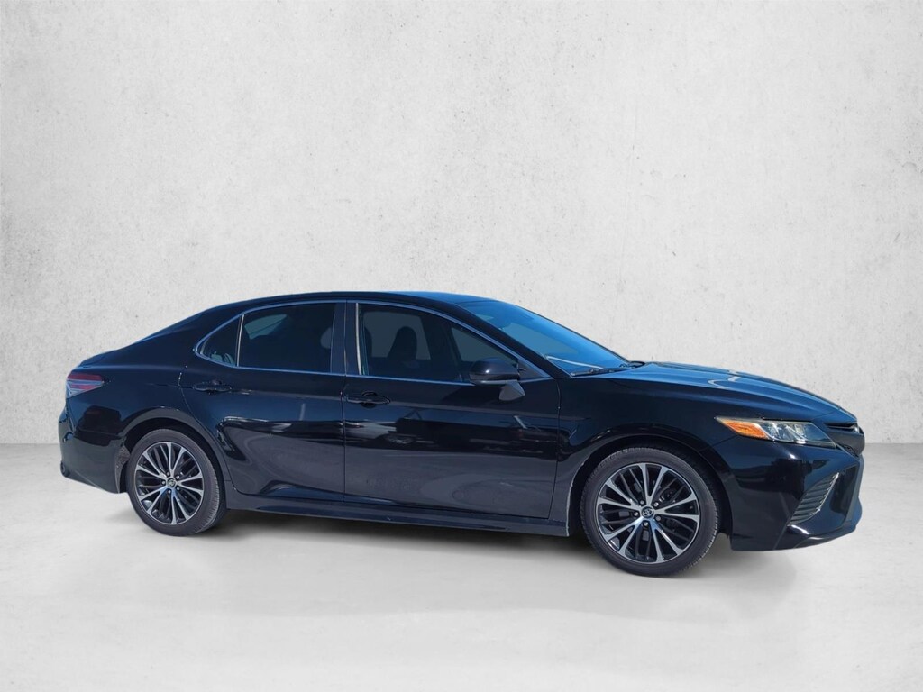 Used 2019 Toyota Camry SE Sedan