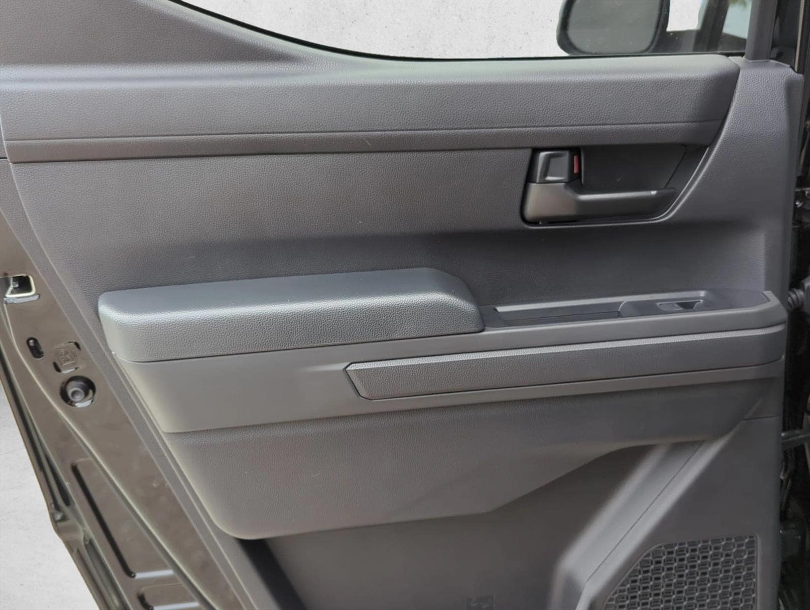 2025 Toyota Tacoma SR5 - Photo 24