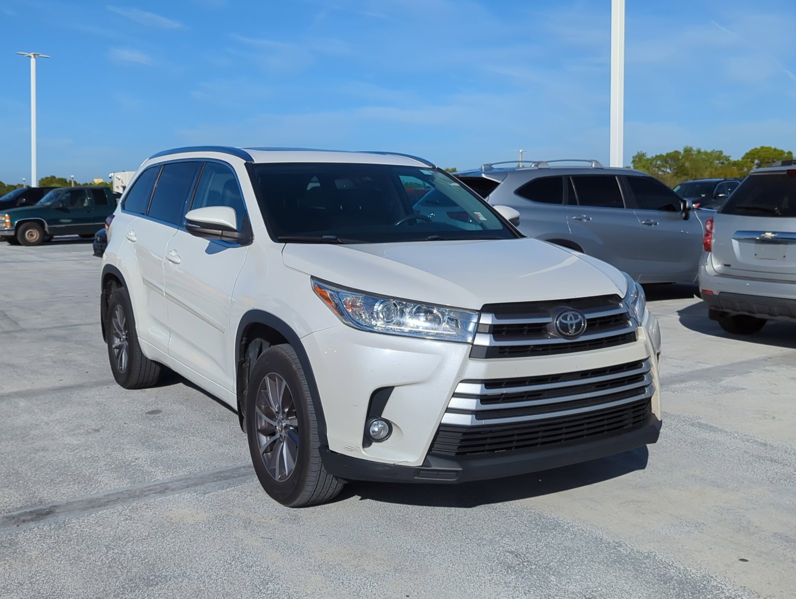 2018 Toyota Highlander XLE photo 2