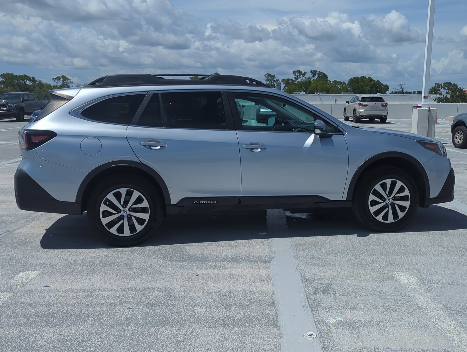 2022 Subaru Outback Premium photo 4
