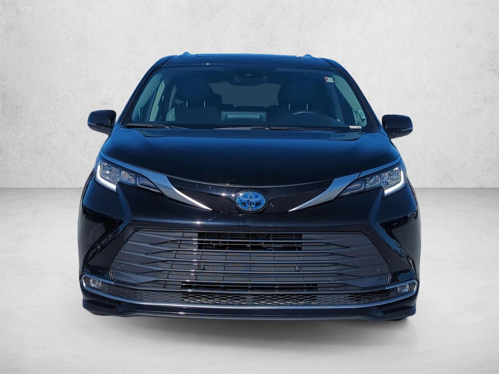 2021 Toyota Sienna Limited photo 2