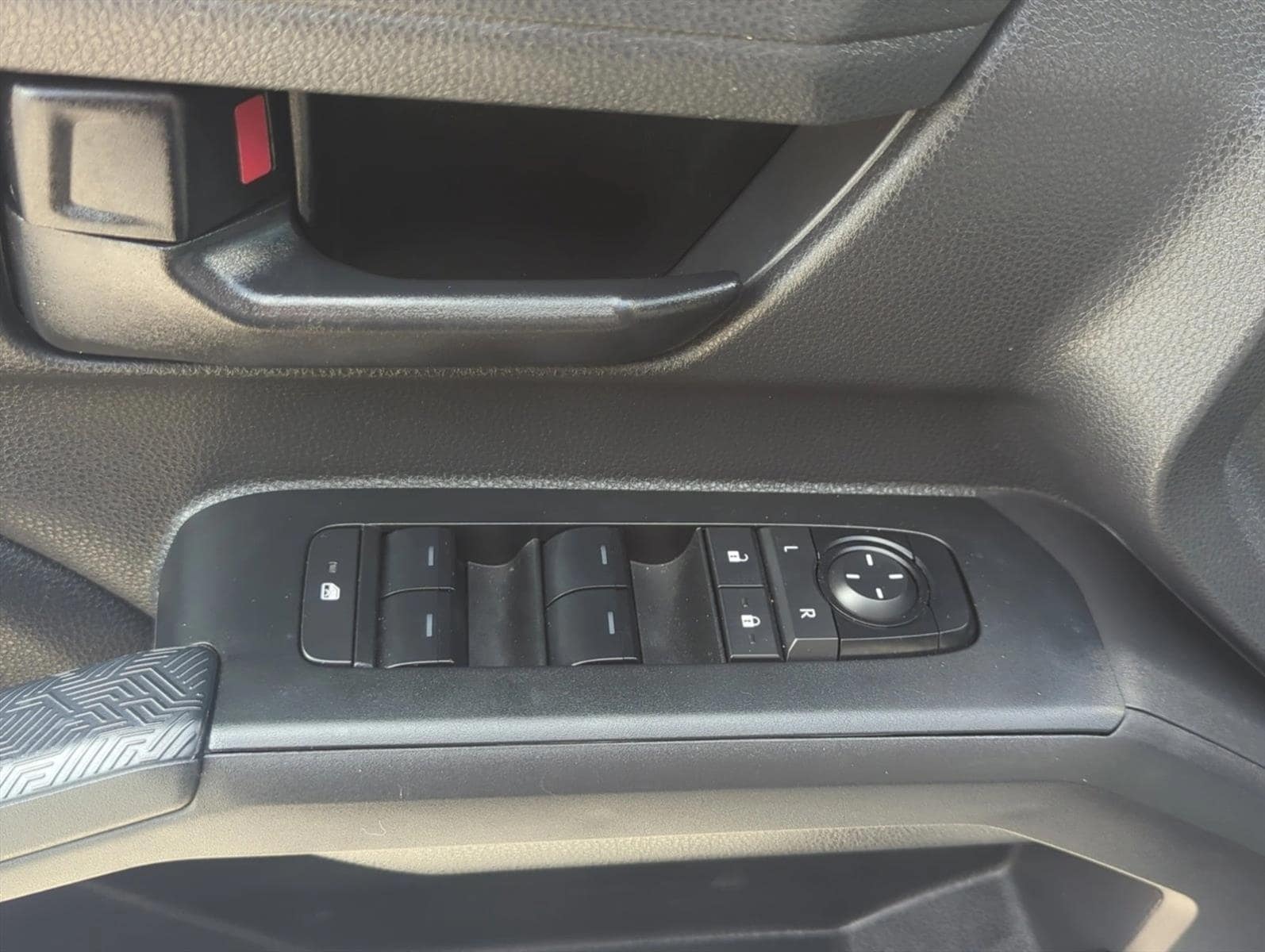 2024 Toyota Tacoma SR5 - Photo 11