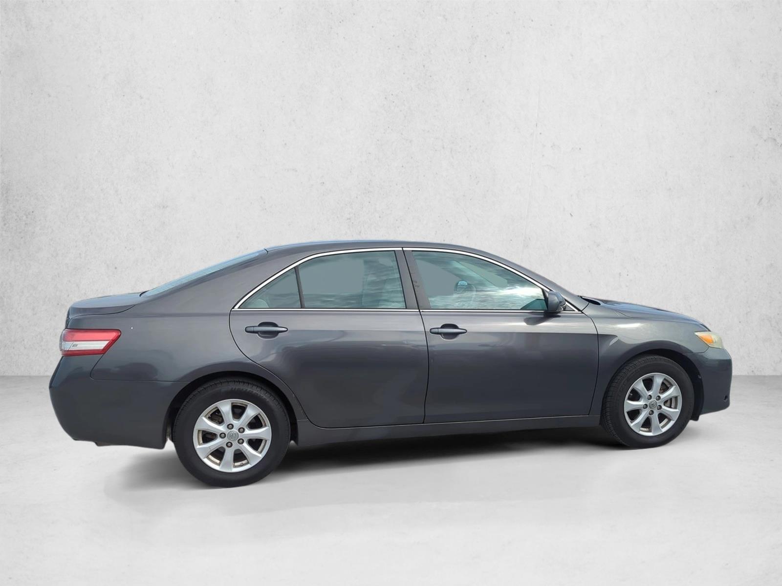 2011 Toyota Camry LE photo 4