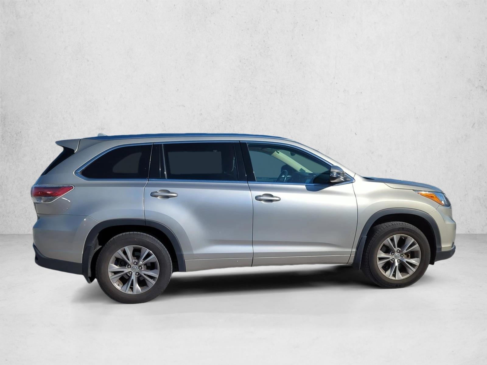 2015 Toyota Highlander XLE photo 4