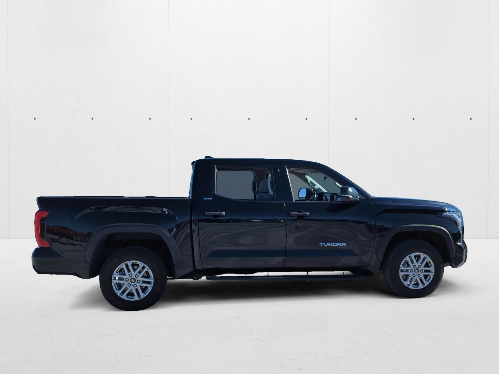 2024 Toyota Tundra SR5 CrewMax photo 4