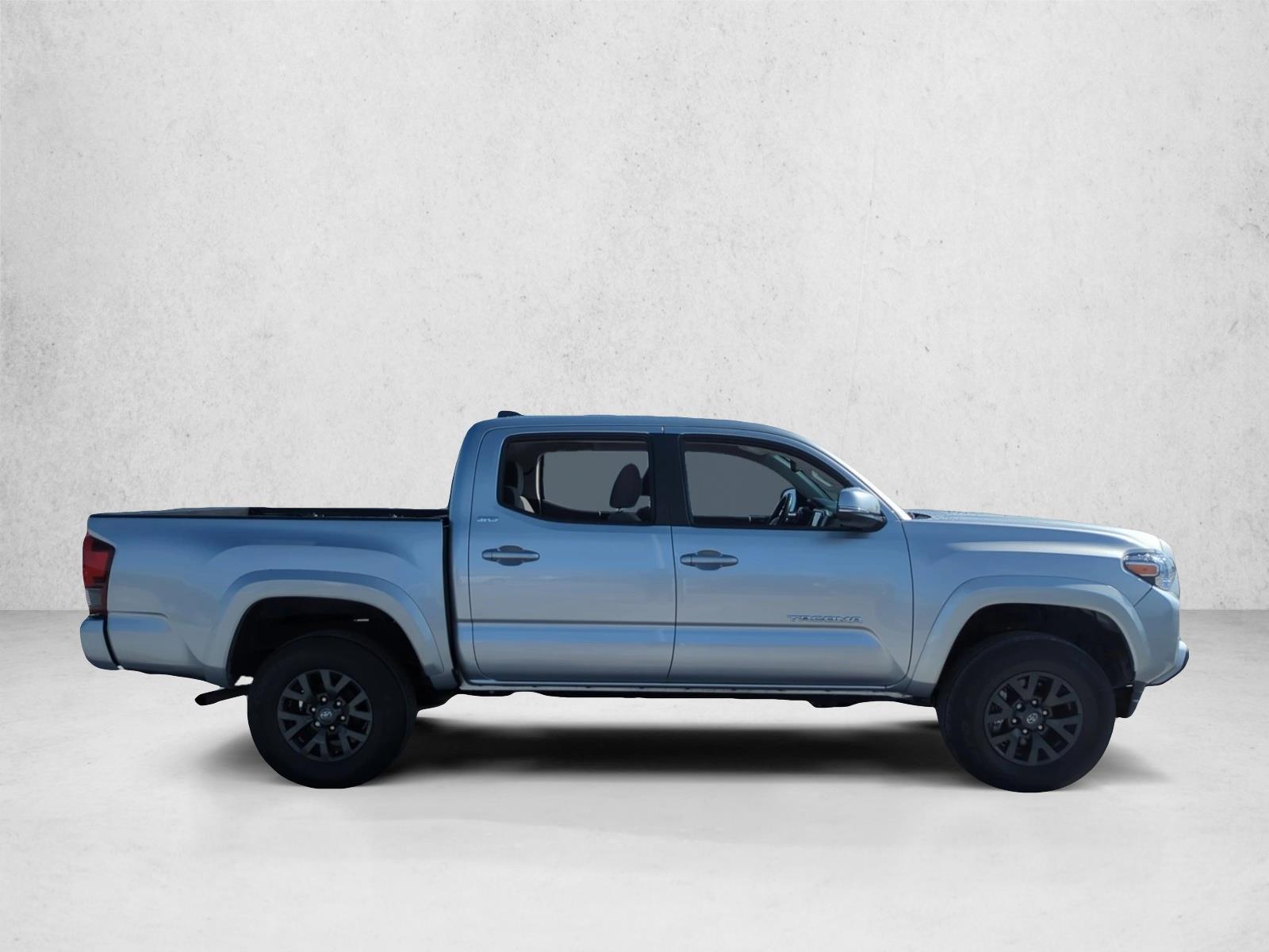 2022 Toyota Tacoma 4x4 SR5 Double Cab V6 photo 4