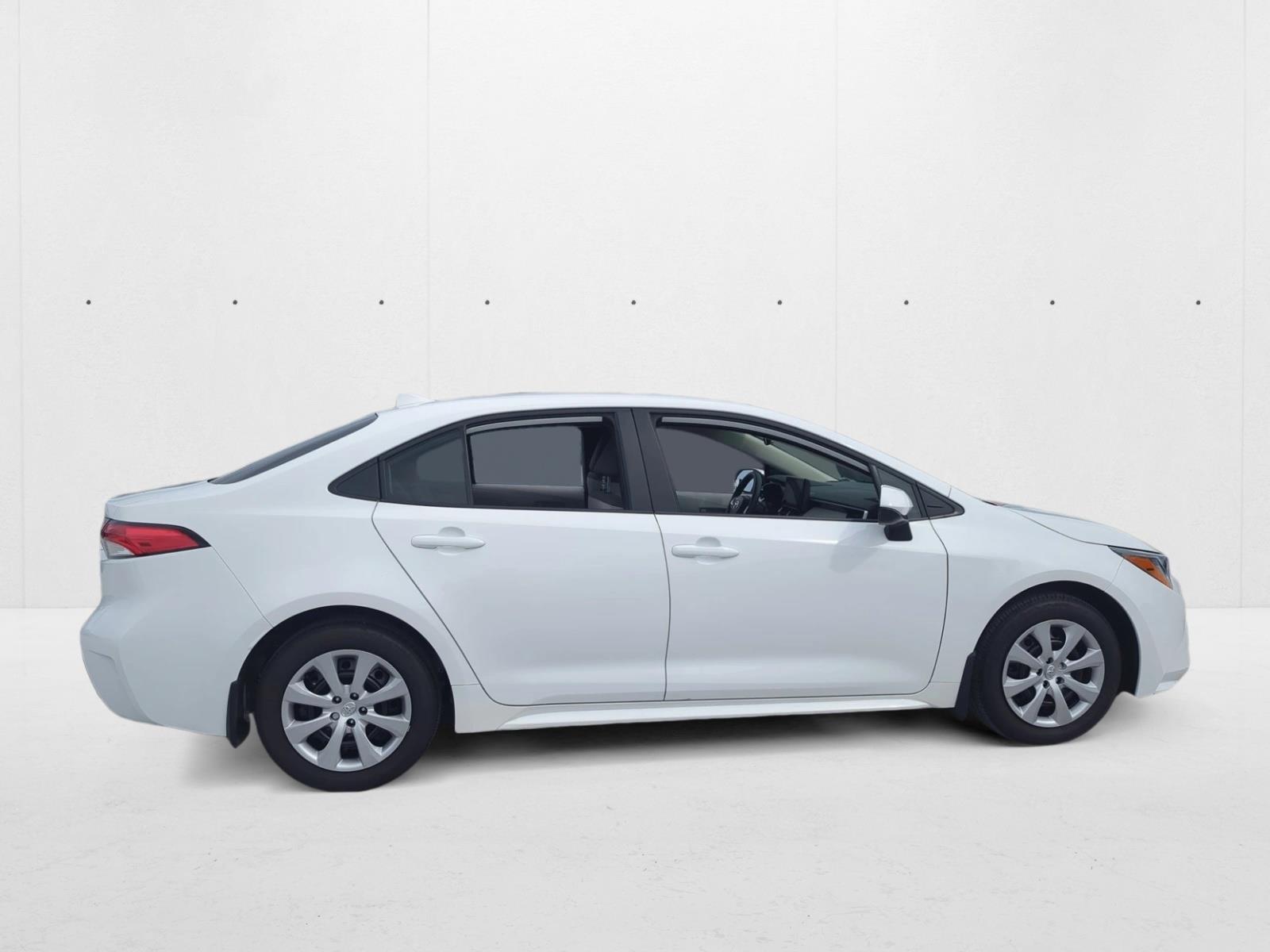 2025 Toyota Corolla LE photo 4