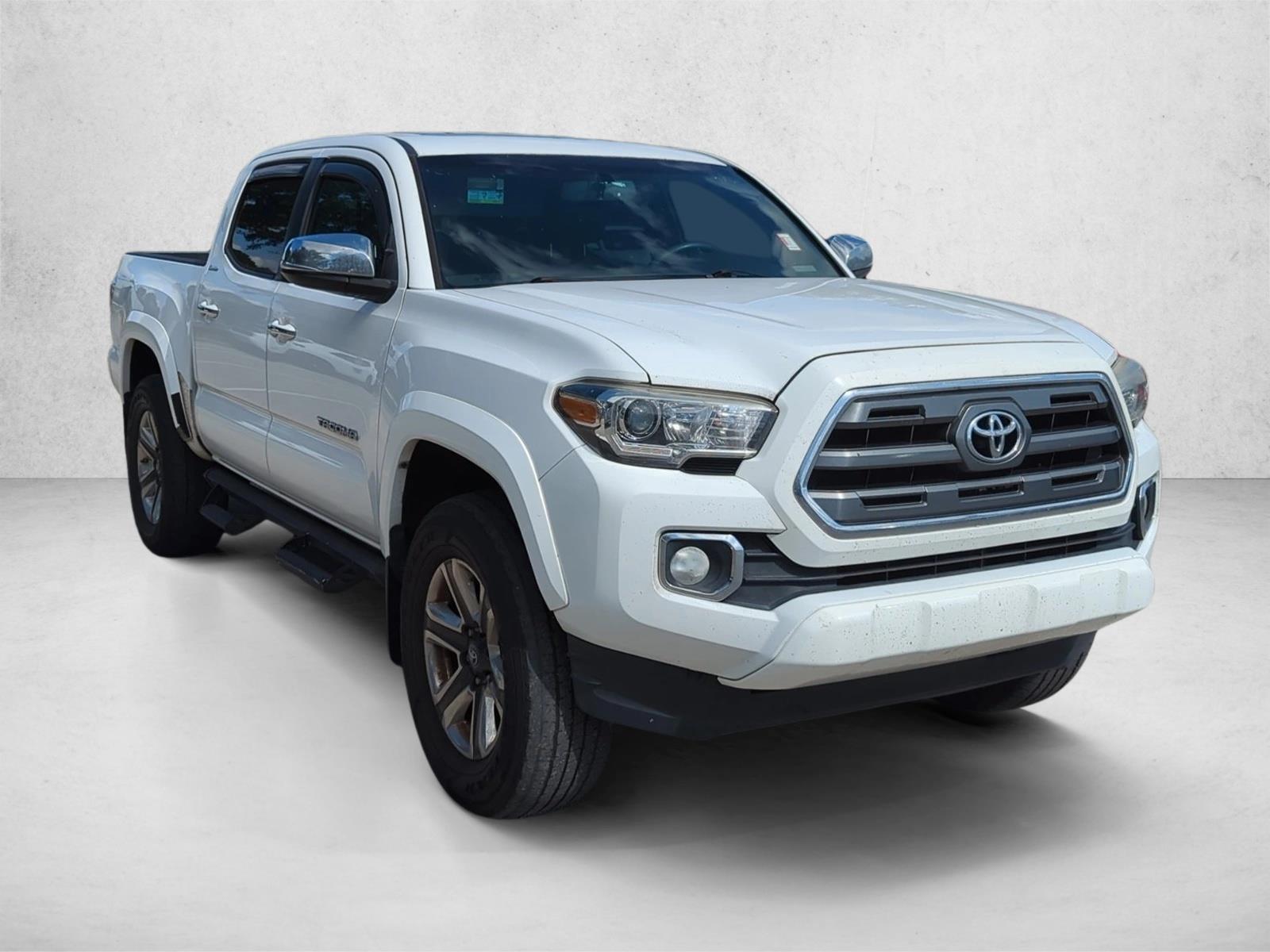 2017 Toyota Tacoma Limited Double Cab V6 4x4 photo 3