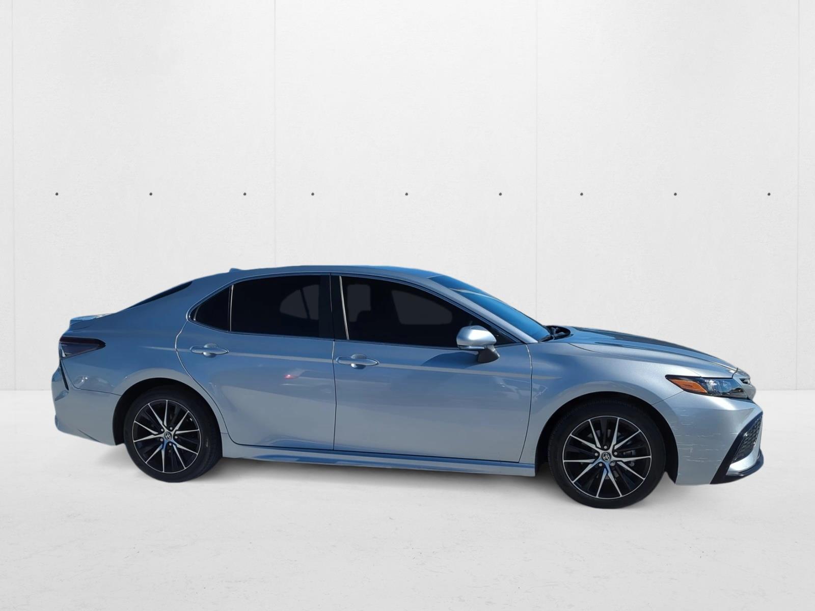 2023 Toyota Camry SE photo 4