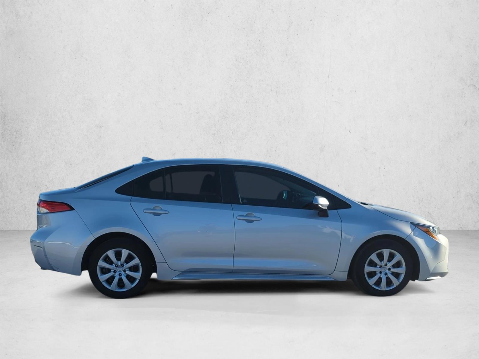 2023 Toyota Corolla LE photo 4