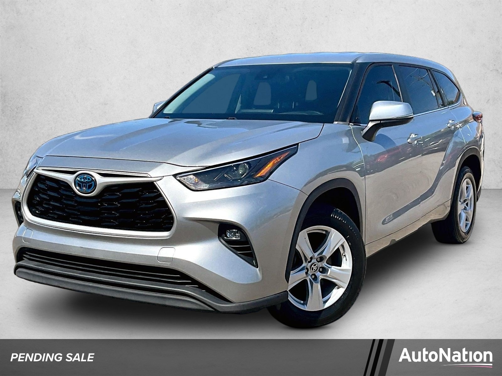 2023 Toyota Highlander Hybrid LE FWD photo