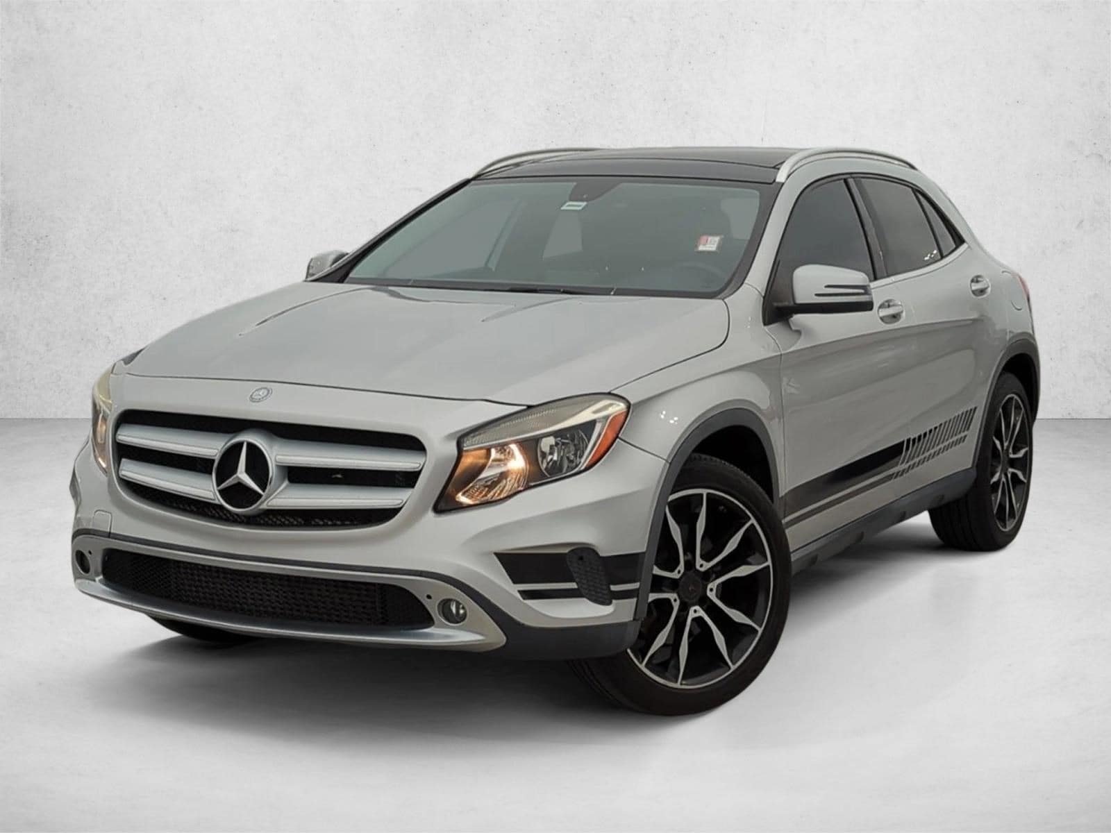 2015 Mercedes-Benz GLA-Class GLA250's photo