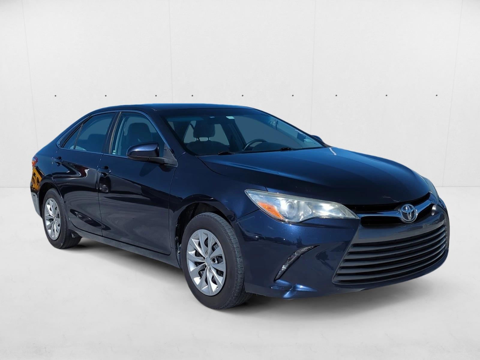 2016 Toyota Camry LE photo 3