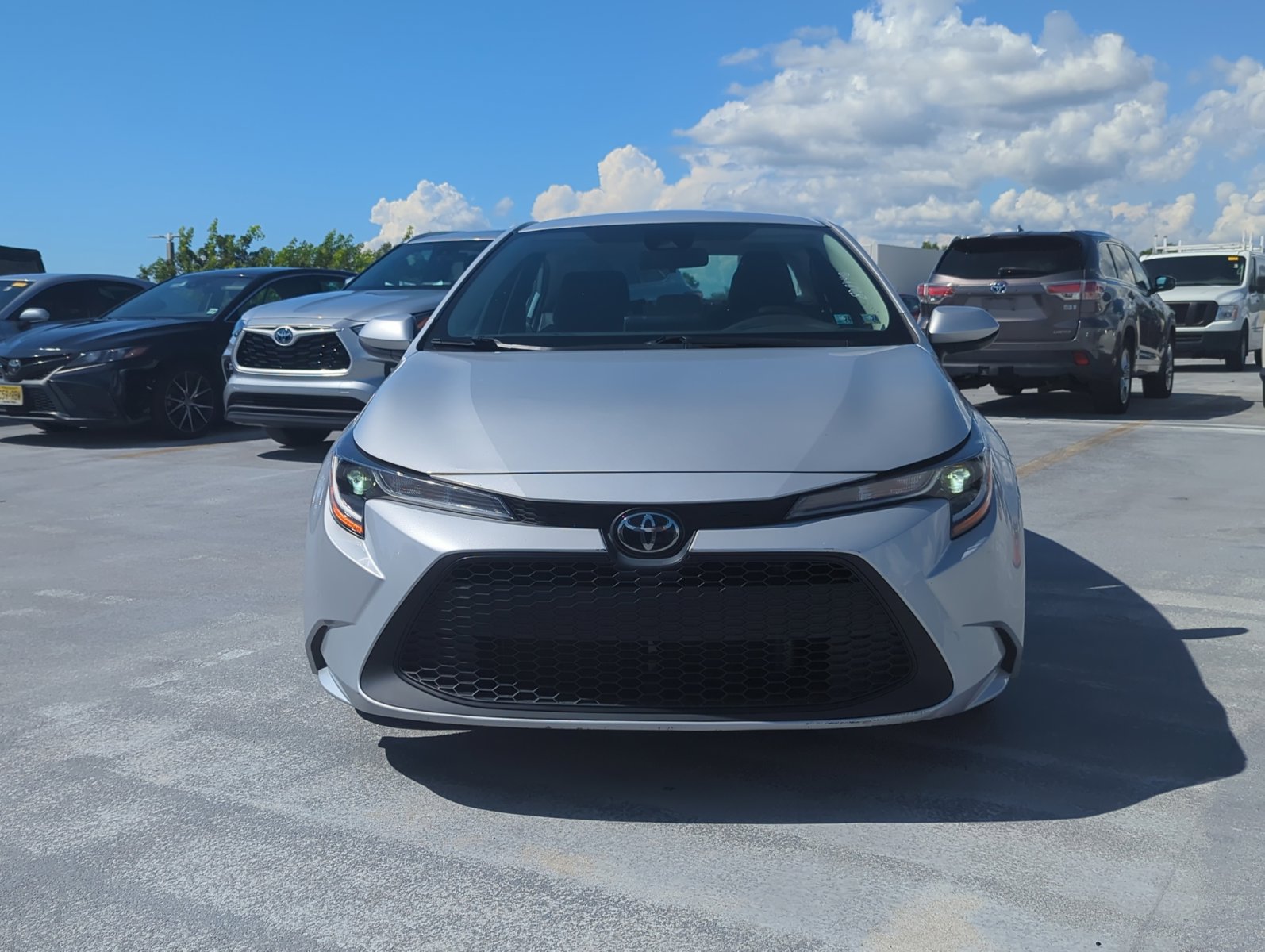 2022 Toyota Corolla LE photo 2