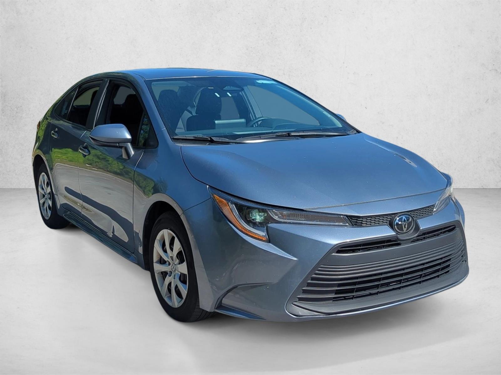 2025 Toyota Corolla LE photo 3