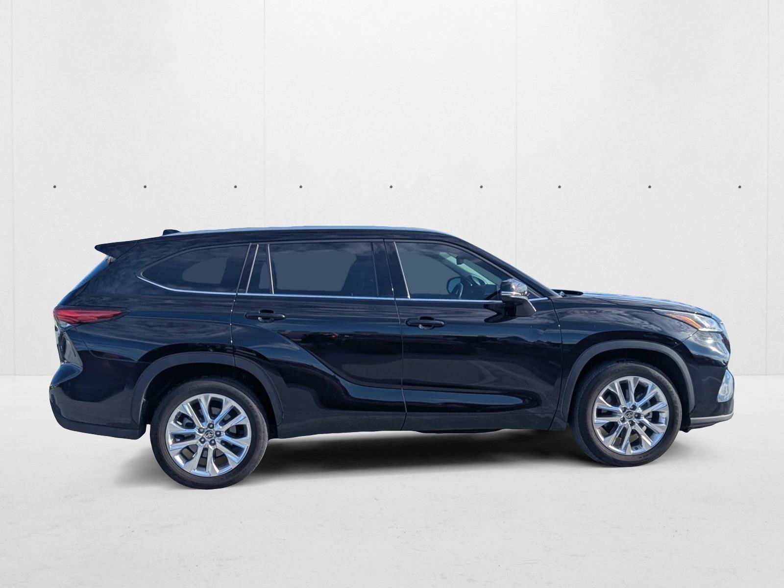2023 Toyota Highlander Limited photo 2