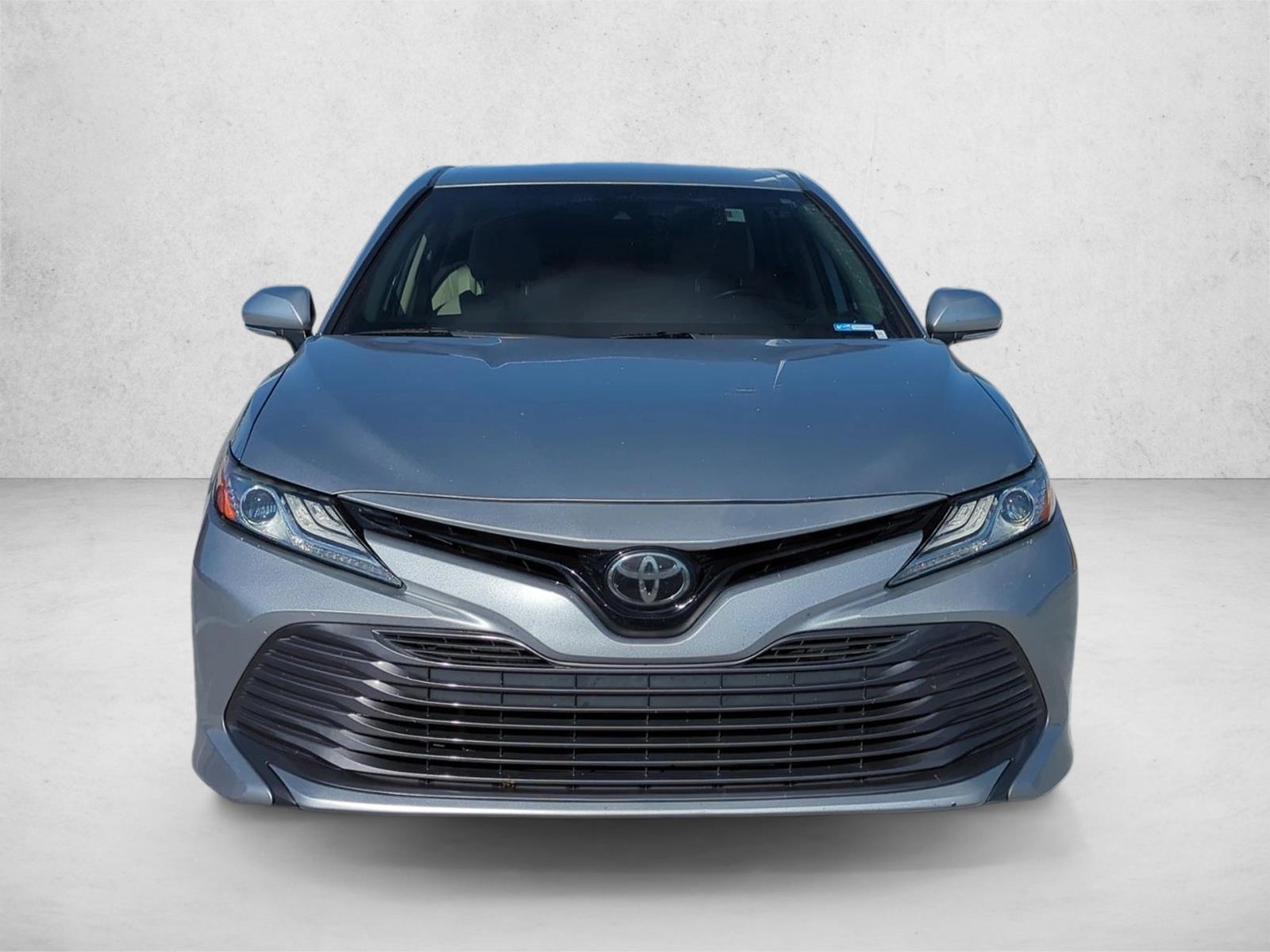 2019 Toyota Camry XLE photo 2