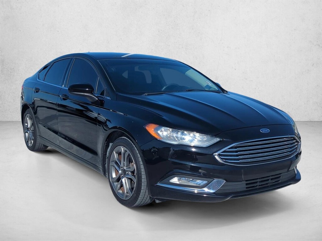 Used 2017 Ford Fusion SE Sedan