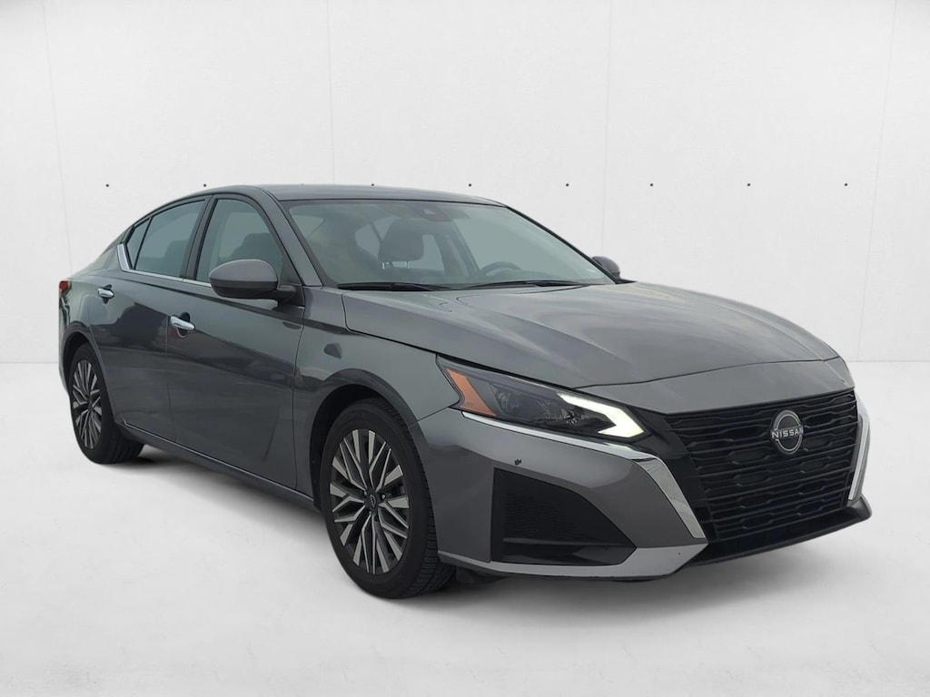 Used 2023 Nissan Altima 2.5 SV Sedan