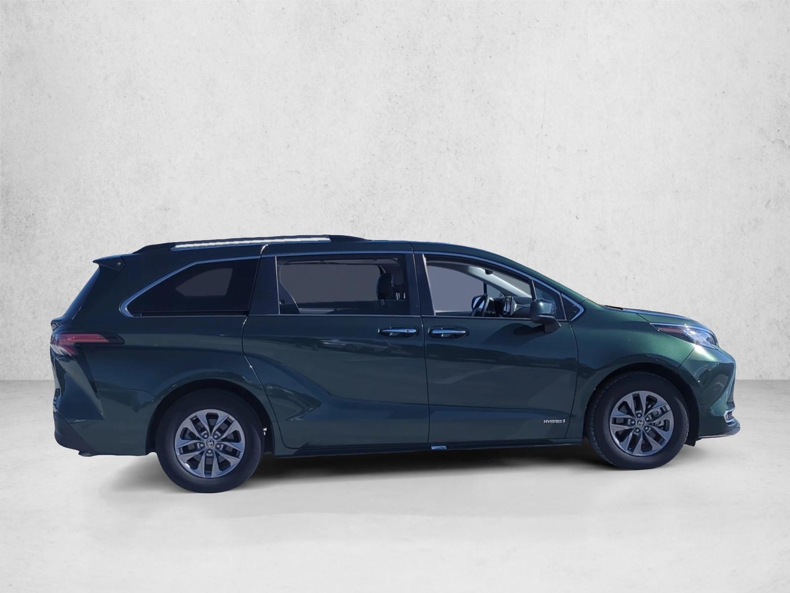 2021 Toyota Sienna XLE photo 4