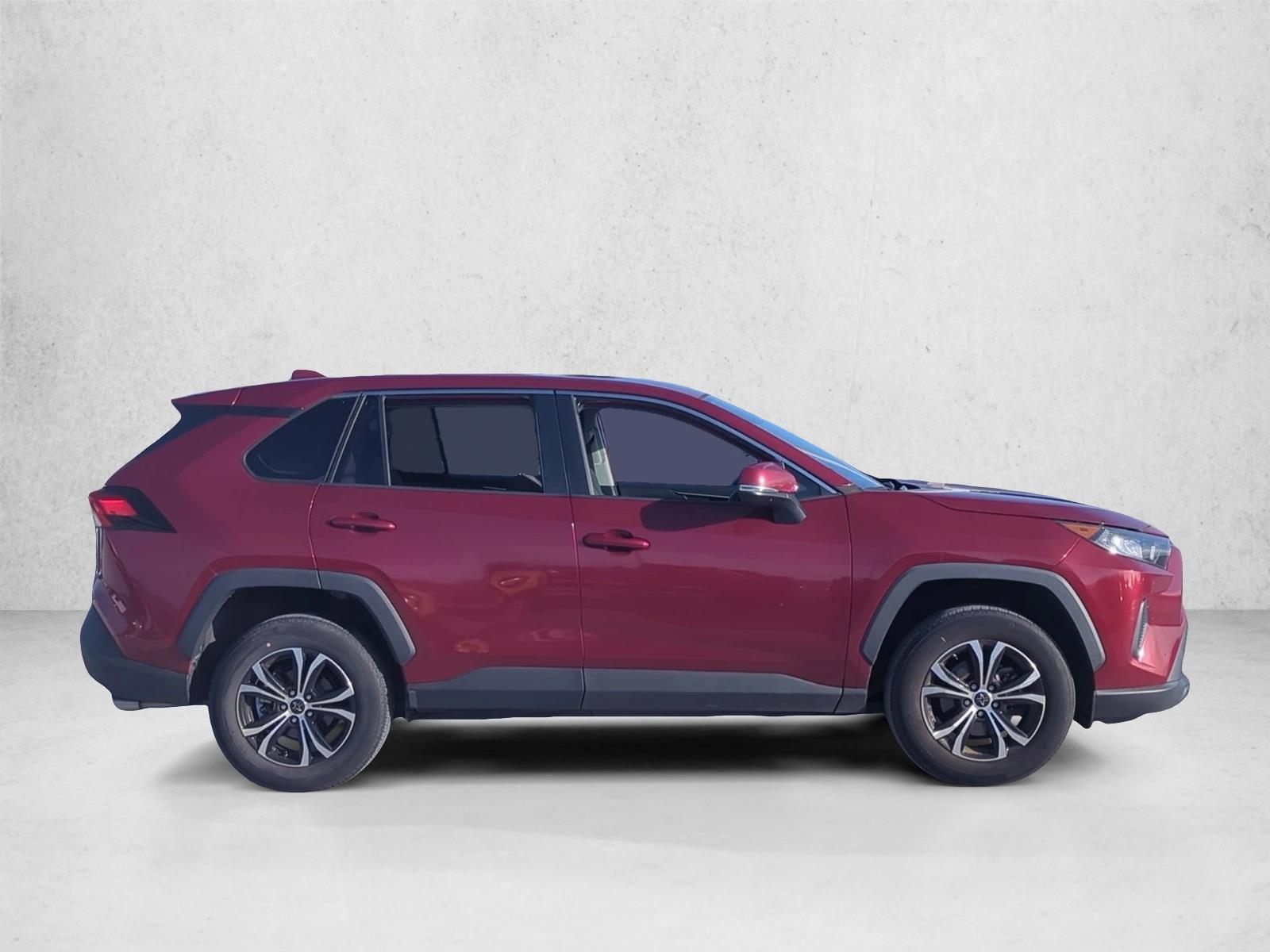 2022 Toyota RAV4 LE photo 4