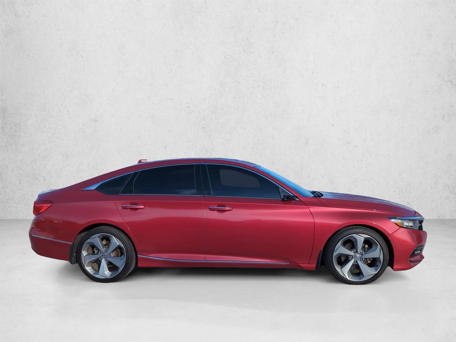 2018 Honda Accord Touring 2.0T photo 4