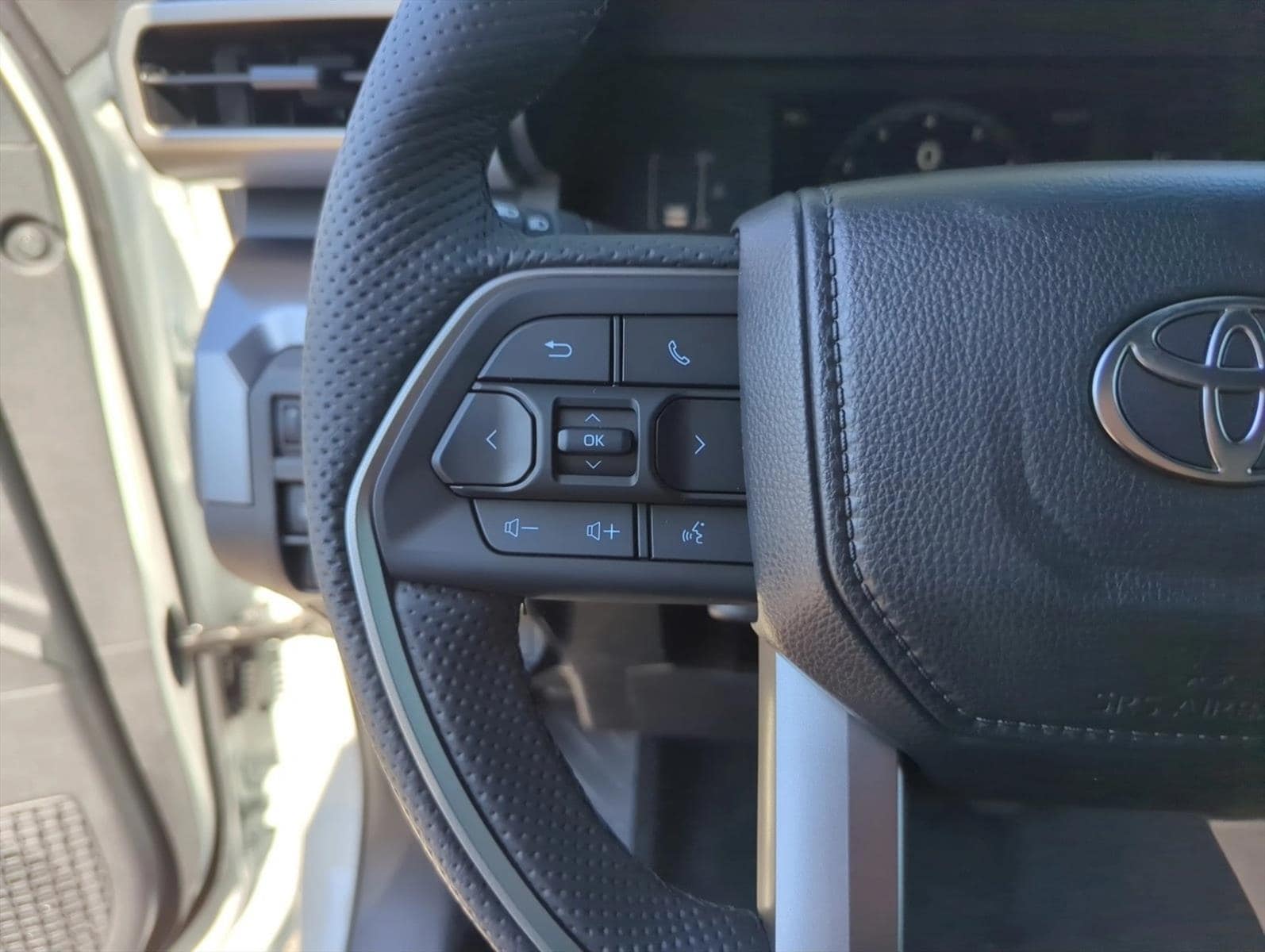 2026 Toyota Tacoma SR5 - Photo 14