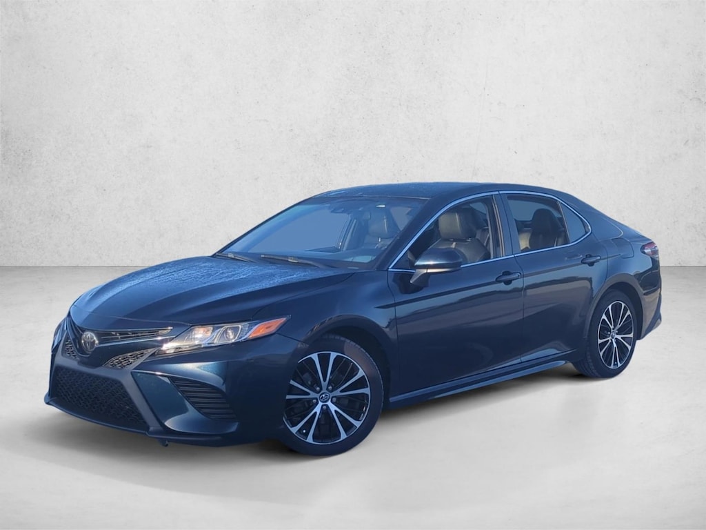 Used 2019 Toyota Camry SE Sedan