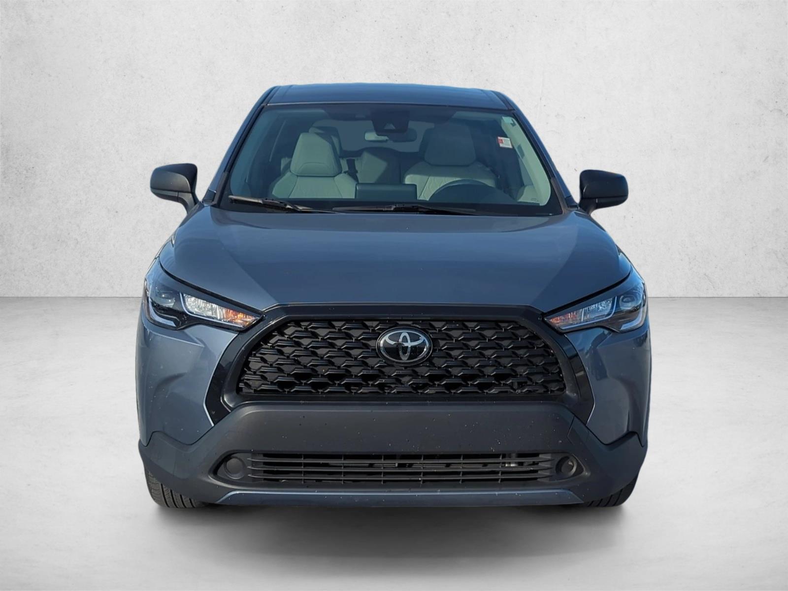 2022 Toyota Corolla Cross L photo 2