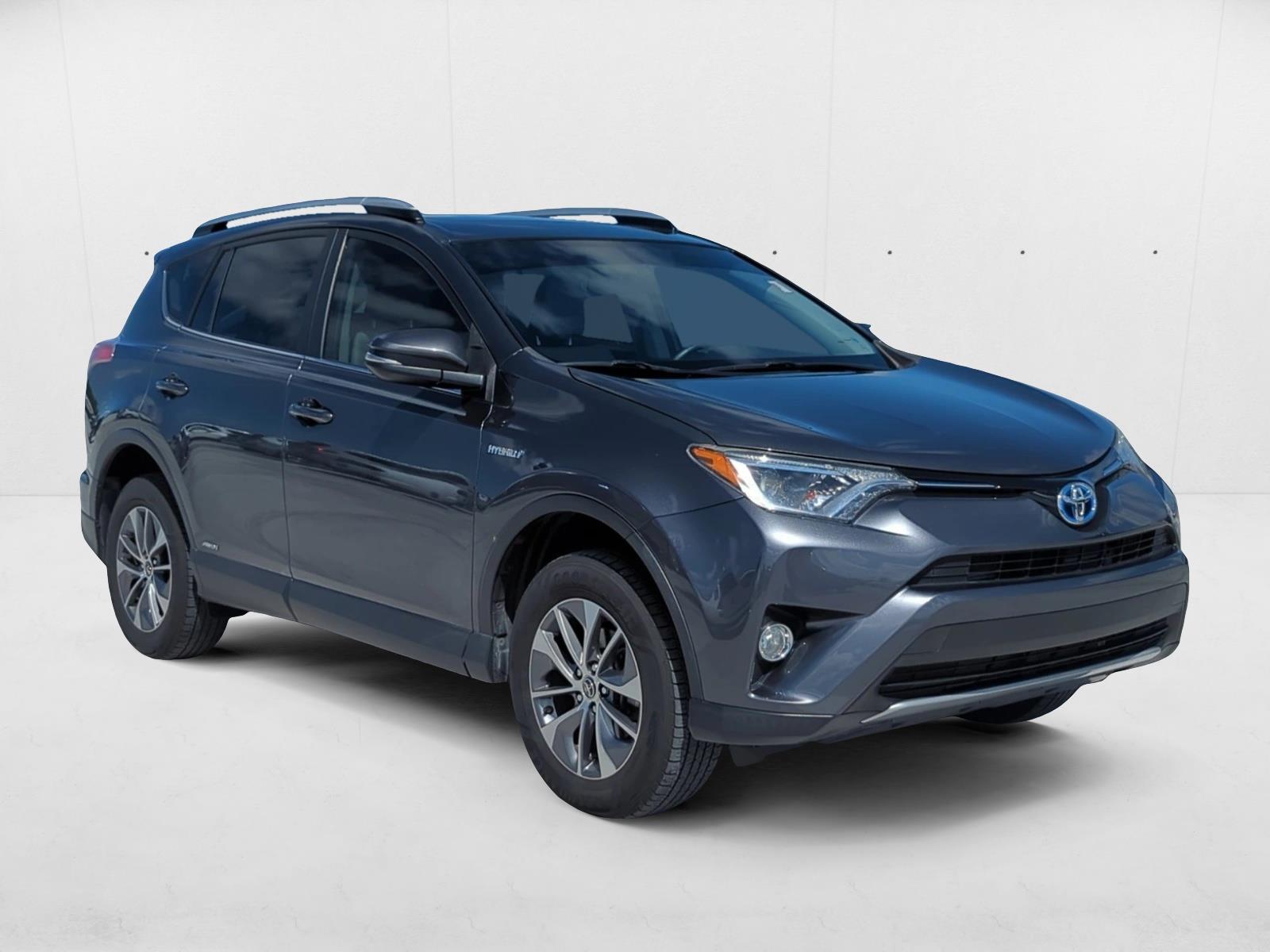2016 Toyota RAV4 Hybrid XLE photo 2