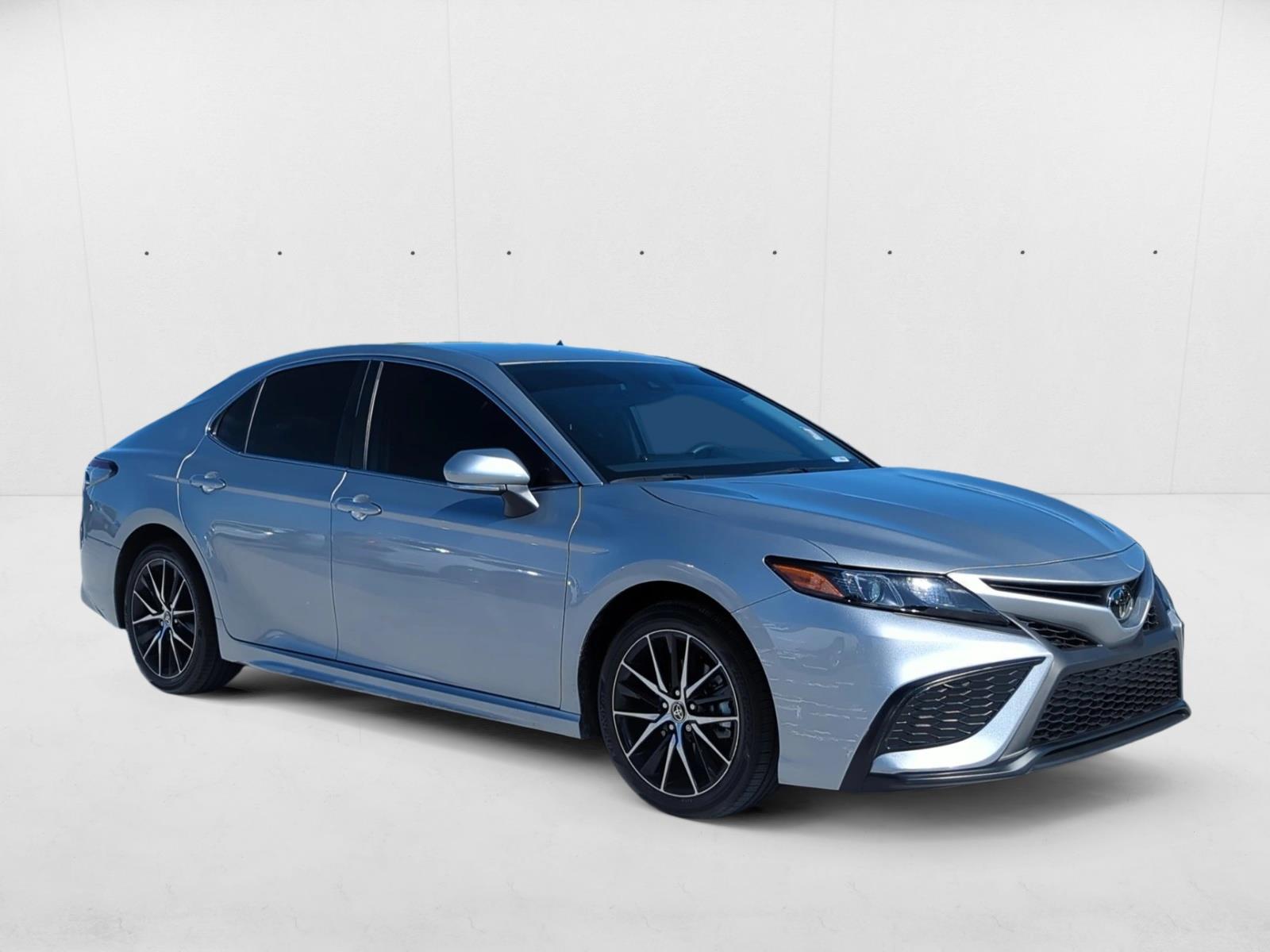 2023 Toyota Camry SE photo 3