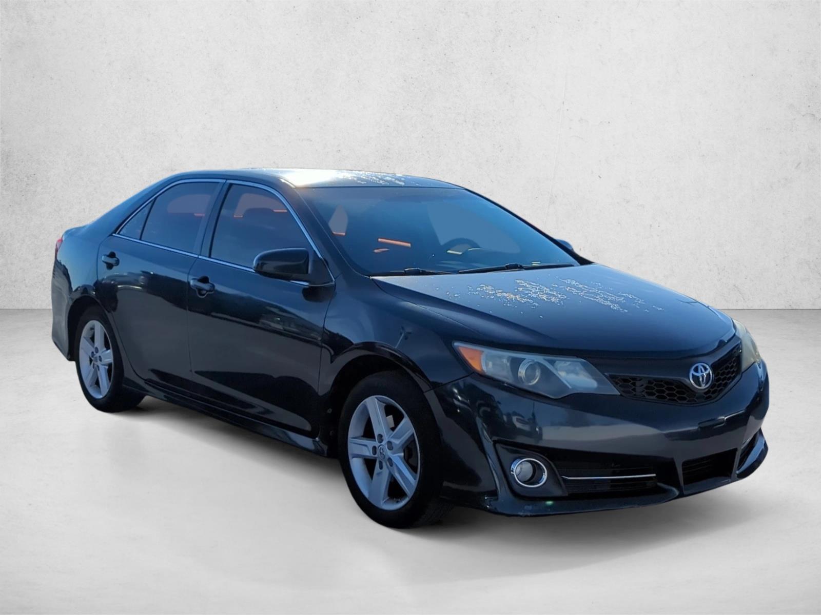 2014 Toyota Camry SE photo 3