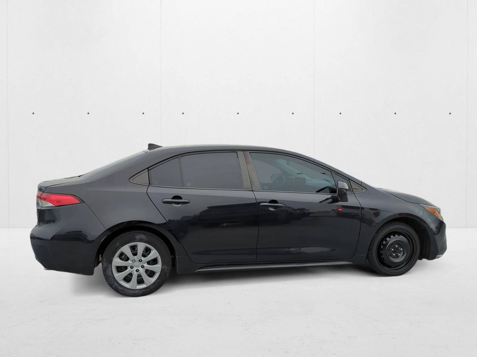 2022 Toyota Corolla LE photo 3